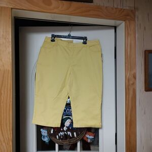 New Croft & Barrow Yellow Jean Stretch Capri Size Women's 16